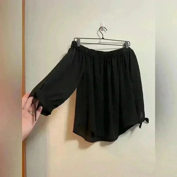 Express - Women’s Black Off the Shoulder 3/4 Bow Sleeve Blouse - Size Small - Picture 2 of 6